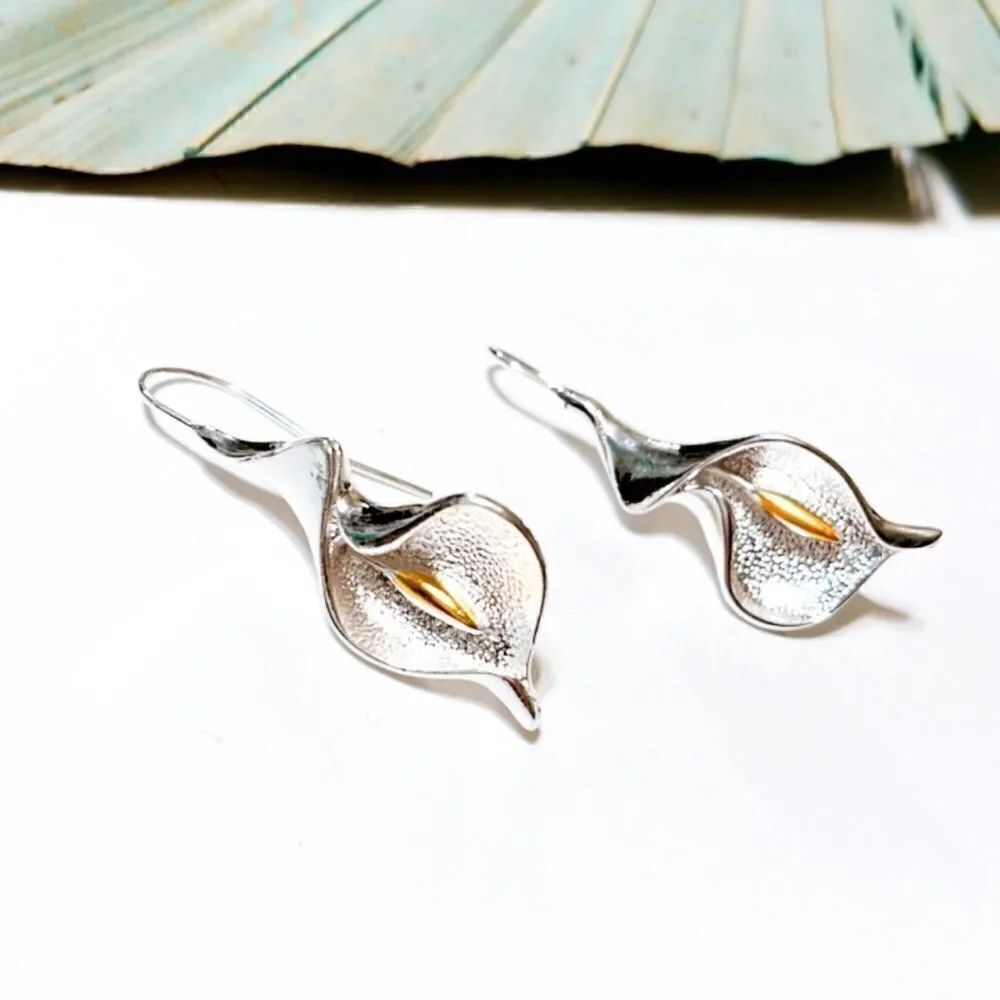 Silver flower earrings   #136